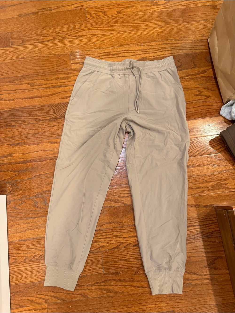 ALO Yoga Men's Sandstone Jogger Pants